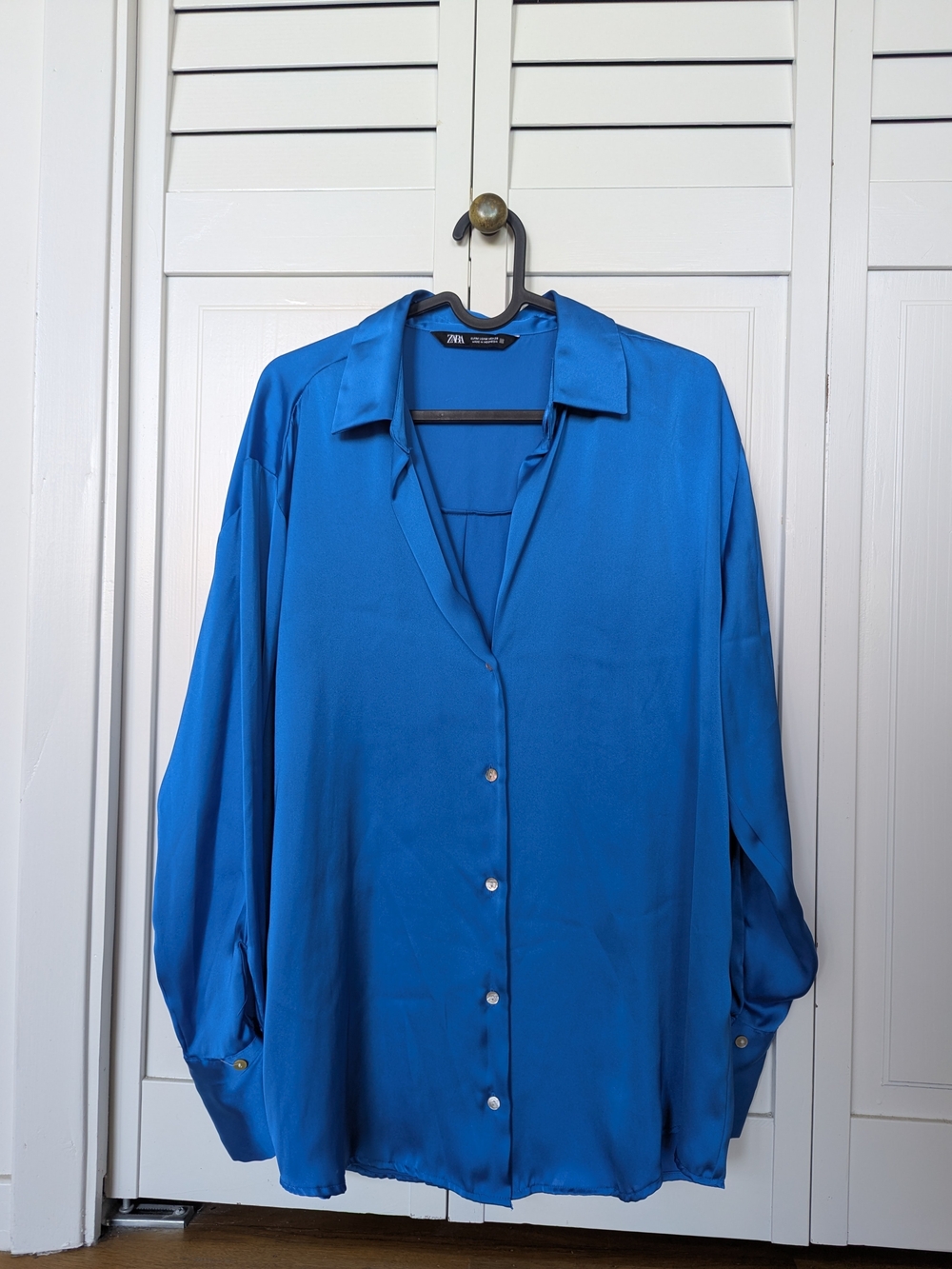 Zara Women's Blue Satin Button-Down Blouse